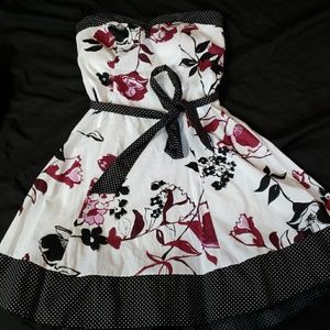 Super Cute Strapless Flower Dress
